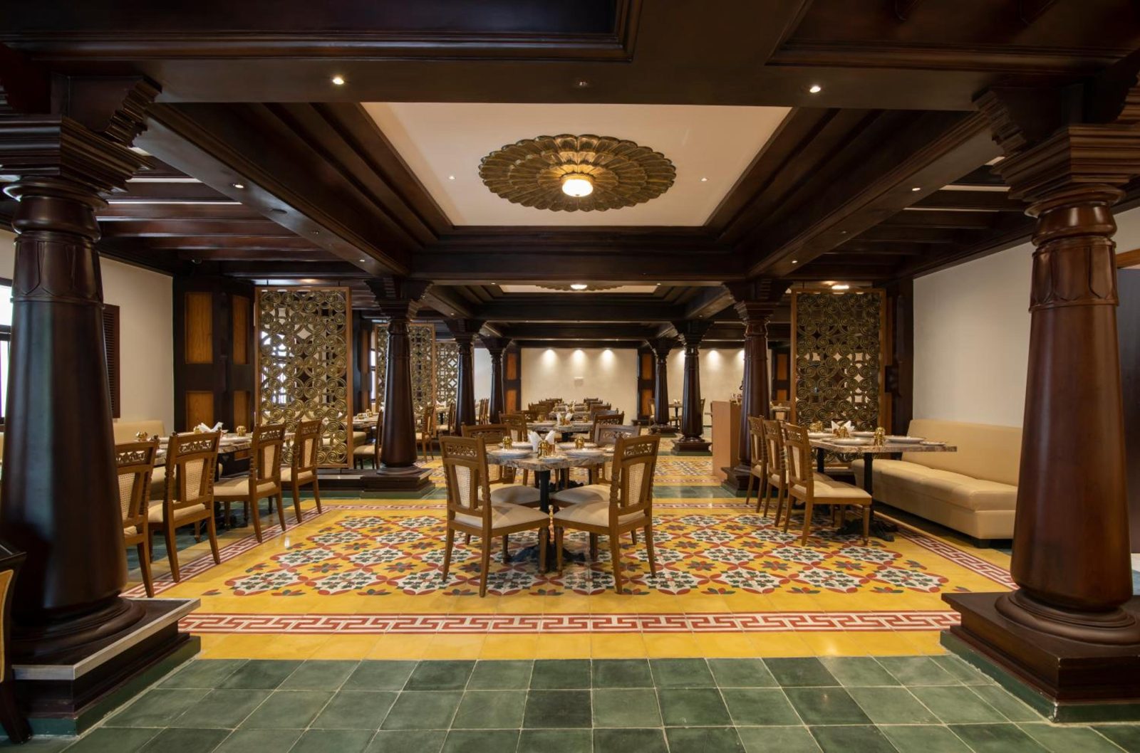 The President Hotel, kumarapark — photo 3